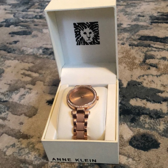 Beautiful Rose gold Anne Klein watch - Picture 7 of 7